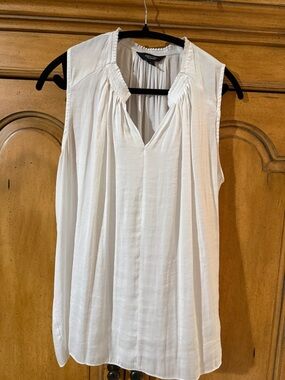 White Sleeveless V-Neck Top- L